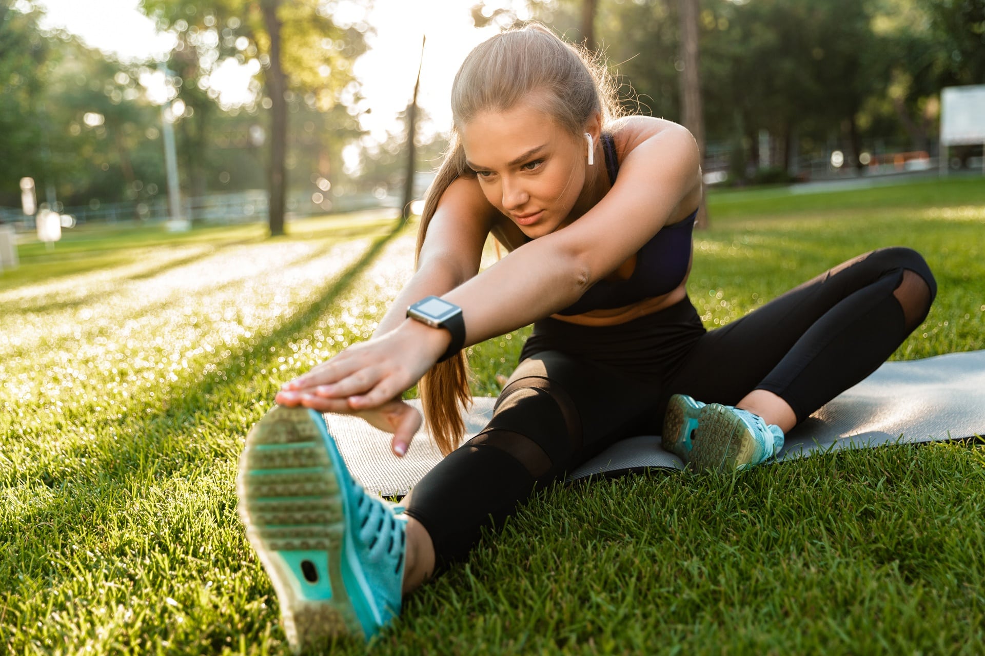 Morgenstretching im Freien | Stahlwandpool oval